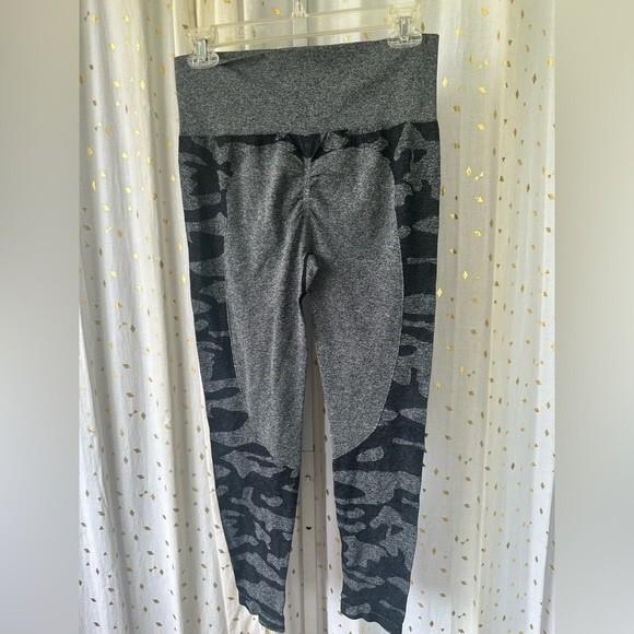 Maxxim Women's Booty Lifting Seamless Camouflage Pattern Workout Leggings Size L - Picture 5 of 6